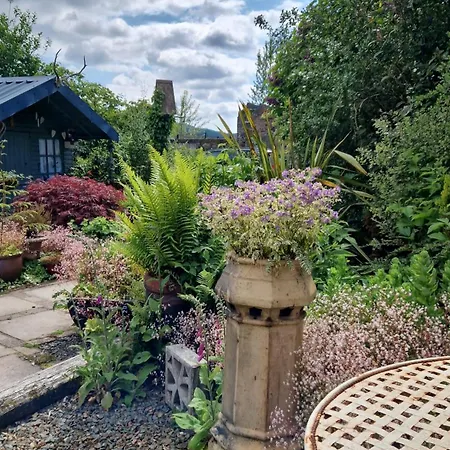 Fyne Byre Cottage - Barn Conversion With Hot Tub Cairndow Exterior photo