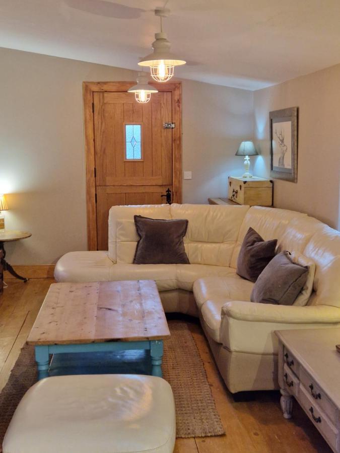 Fyne Byre - Barn Conversion With Hot Tub Cairndow