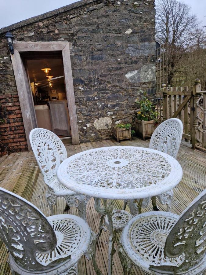 Fyne Byre - Barn Conversion With Hot Tub * Cairndow