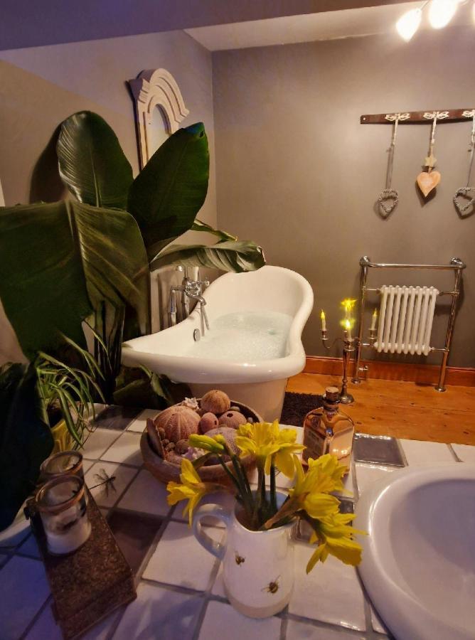 Fyne Byre - Barn Conversion With Hot Tub *