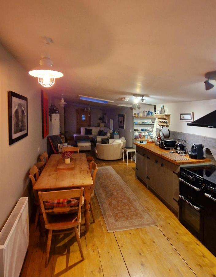 Fyne Byre - Barn Conversion With Hot Tub