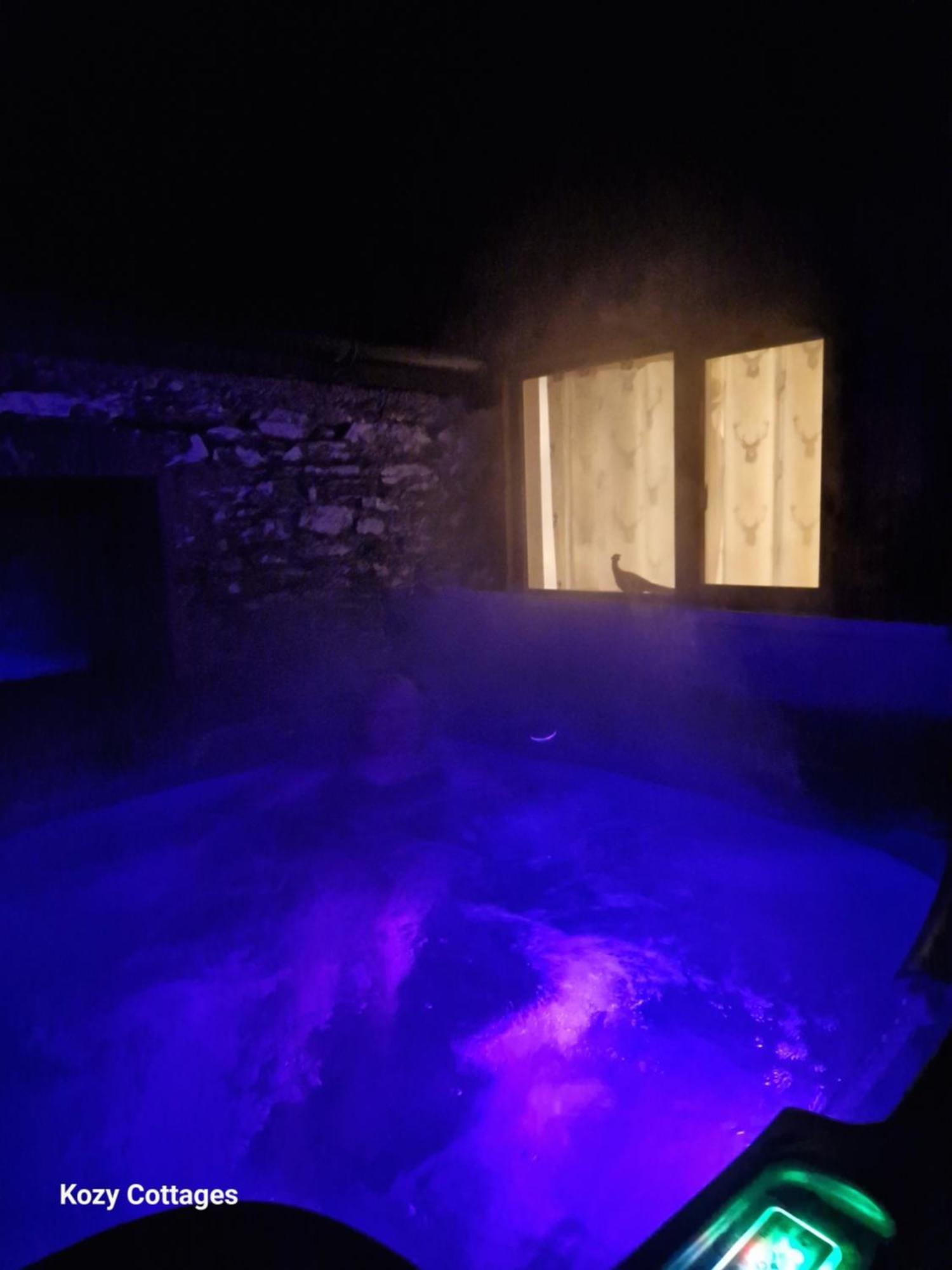 Landhuis Fyne Byre - Barn Conversion With Hot Tub