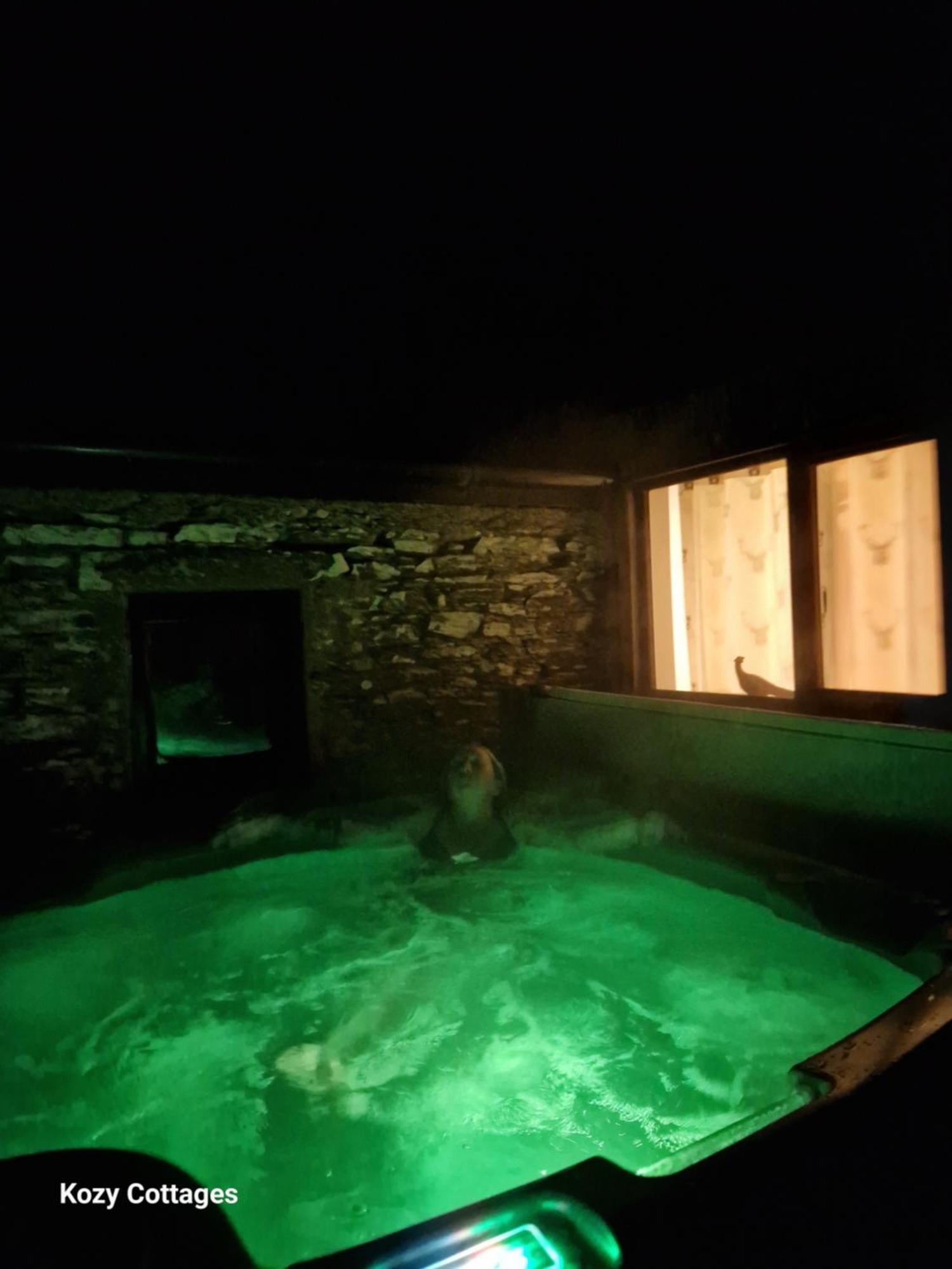 Landhuis Fyne Byre - Barn Conversion With Hot Tub Cairndow