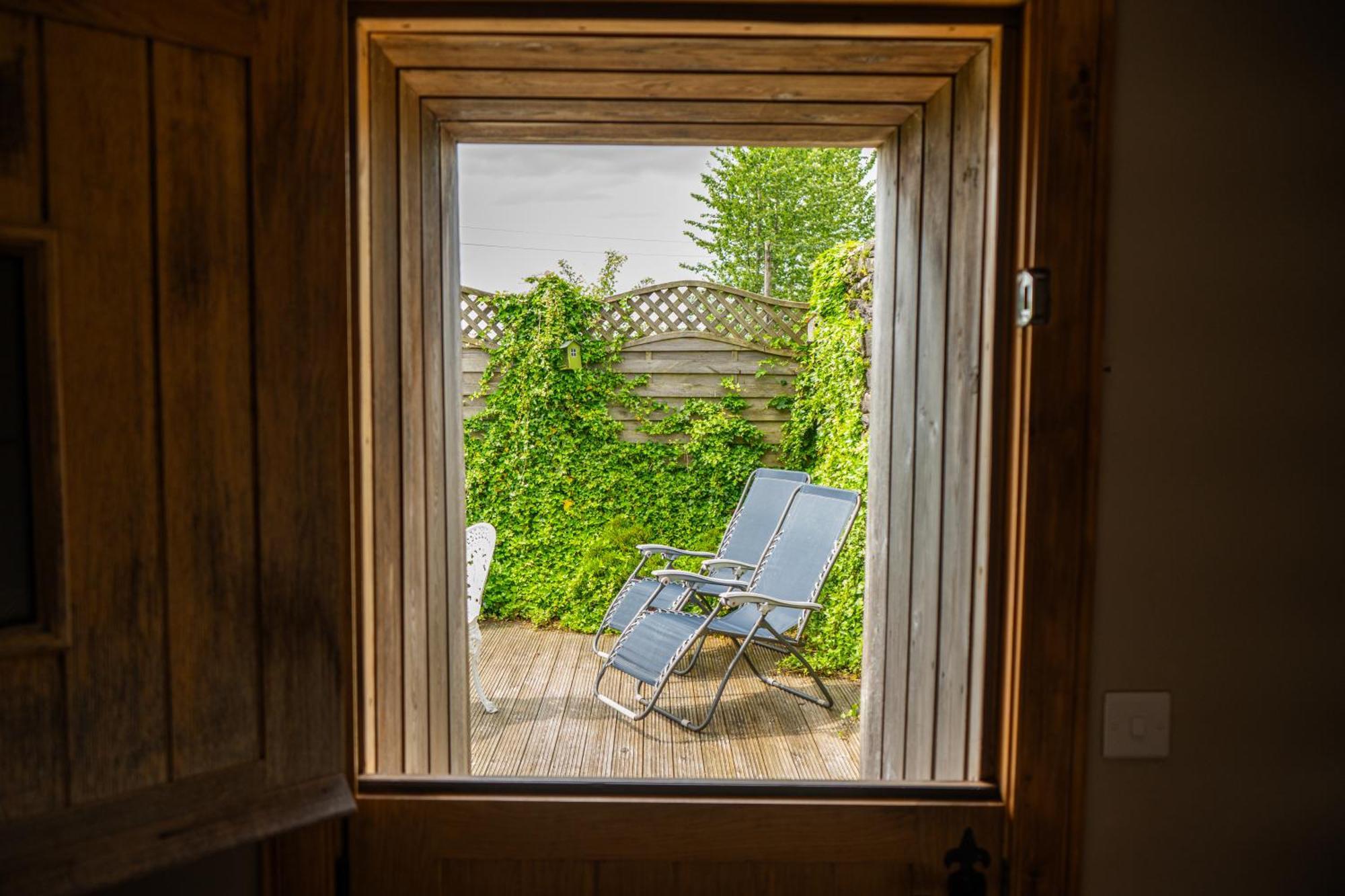 Fyne Byre - Barn Conversion With Hot Tub Cairndow